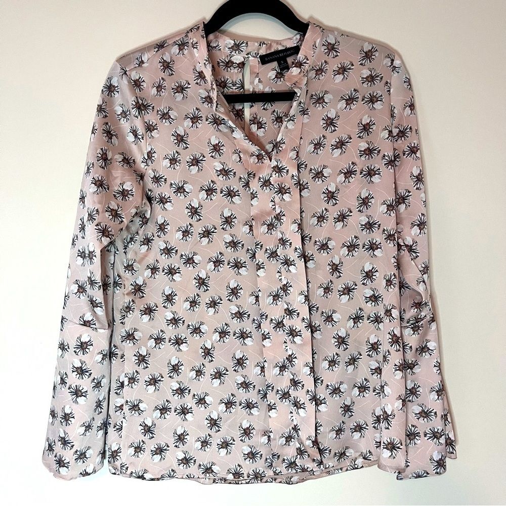 Banana Republic Floral Blouse Top with Bell Sleeves Size Small
